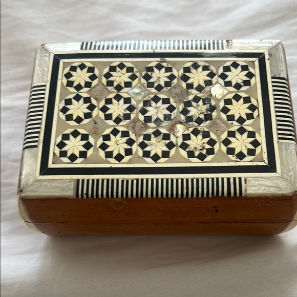 Other - Elegant Black and cream Decorative Box